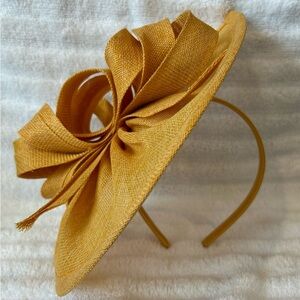 Antique gold Derby fascinator.